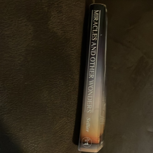 252 pages✨hard back book✨Miracles and Other Wonders by Charles Sellier - Picture 2 of 5